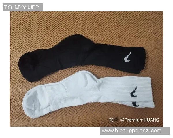 足球衣与足球袜的完美搭配助你成为场上焦点的秘诀分享